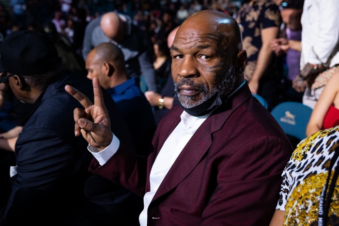 Mike Tyson thừa nhận vẫn bị "om tiền" kể từ trận gặp Roy Jones, không muốn tiếp tục thi đấu - Ảnh 1.