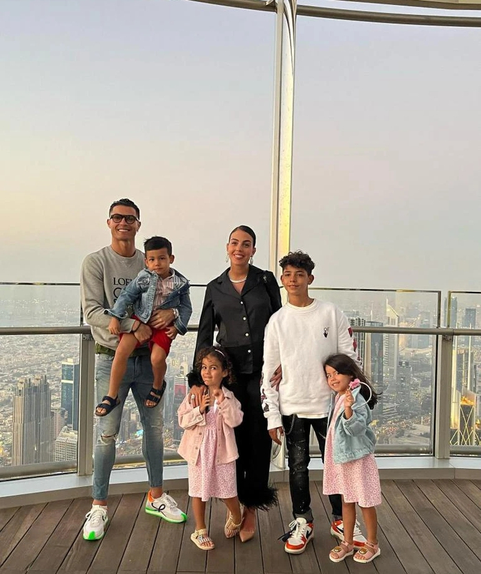 Sinh nhật Georgina, Ronaldo ra tay cực gắt, cho bạn gái một đêm sáng nhất Dubai - Ảnh 2.