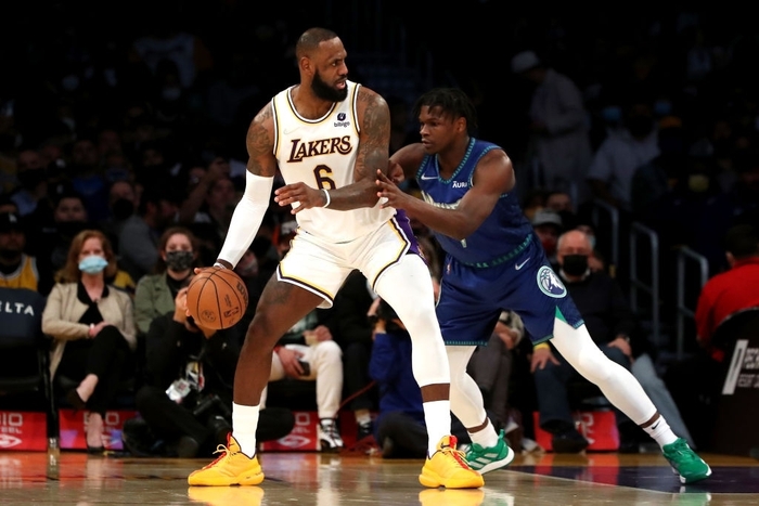 Los Angeles Lakers toát mồ hôi hột vượt qua Minnesota Timberwolves “què quặt” - Ảnh 2.