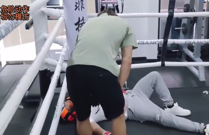 "Cao thủ" kungfu thượng đài cùng nữ HLV boxing xinh đẹp: Gục ngã chỉ sau 2 phút - Ảnh 3.