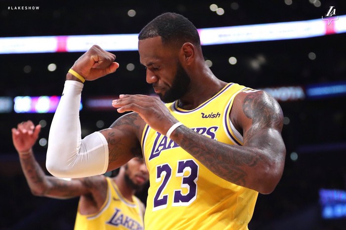 LeBron James tự tin khẳng định bản thân có thể chơi mọi vị trí trên sân - Ảnh 1.