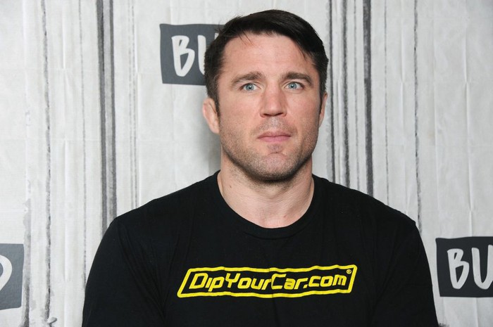 Chael Sonnen: Đối đầu với Charles Oliveira là cơ hội tốt nhất để Conor McGregor đòi lại đai thế giới  - Ảnh 1.