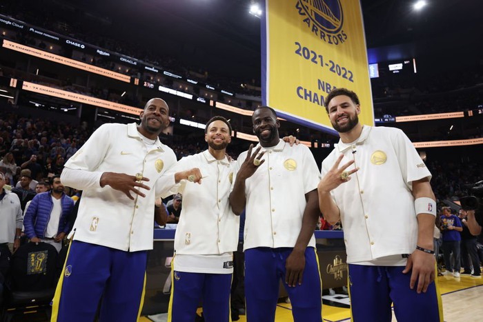 Golden State Warriors đại thắng Los Angeles Lakers trong ngày mở màn NBA 2022-2023 - Ảnh 1.