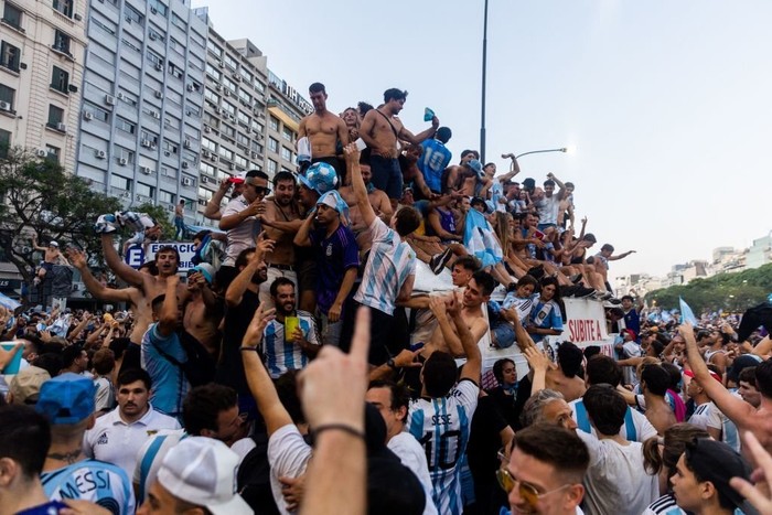 Nổi da gà trước biển người cuồng nhiệt mừng Messi và Argentina vô địch World Cup - Ảnh 3.