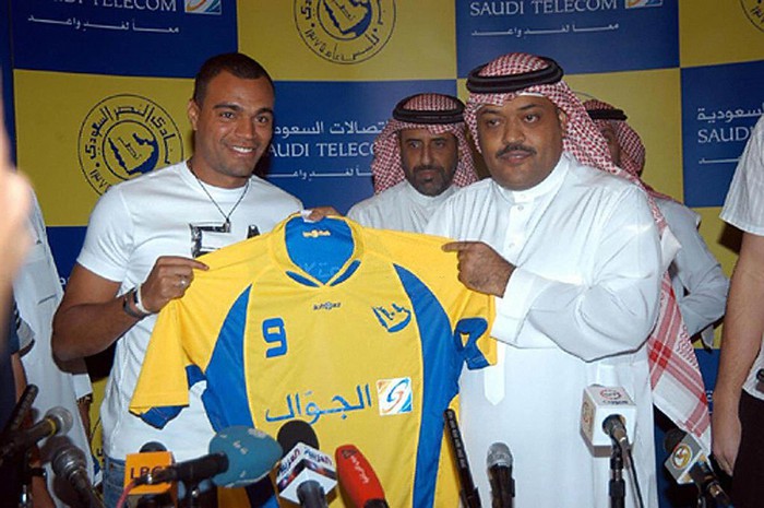 Al Nassr, đội bóng sẵn sàng chi tiền tấn rước Ronaldo, giàu cỡ nào? - Ảnh 2.