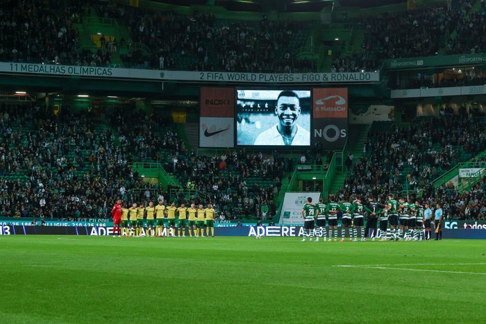 Sao bóng đá Pháp rơi nước mắt trên sân khi hay tin Pele qua đời - Ảnh 4.
