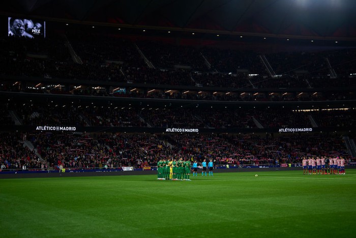Sao bóng đá Pháp rơi nước mắt trên sân khi hay tin Pele qua đời - Ảnh 3.