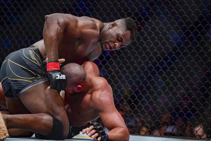 Francis Ngannou lên tiếng công kích Jon Jones: Cậu ta thấy đấu ở Twitter ổn hơn trên võ đài - Ảnh 1.