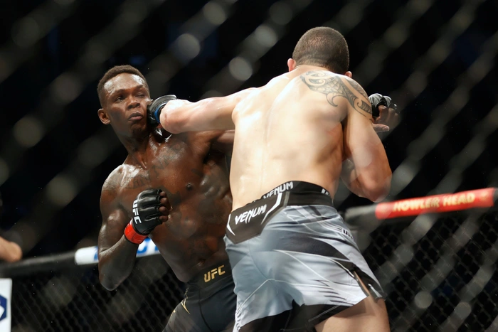 Israel Adesanya đứng trước những lựa chọn khó khăn sau khi đánh bại Robert Whittaker - Ảnh 1.