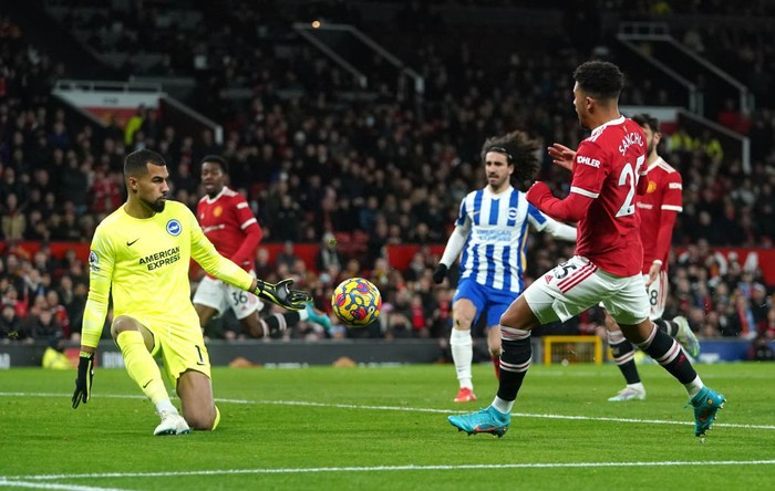 Ronaldo ghi bàn đẳng cấp giúp MU cắt đứt chuỗi 3 trận không thắng - Ảnh 2.