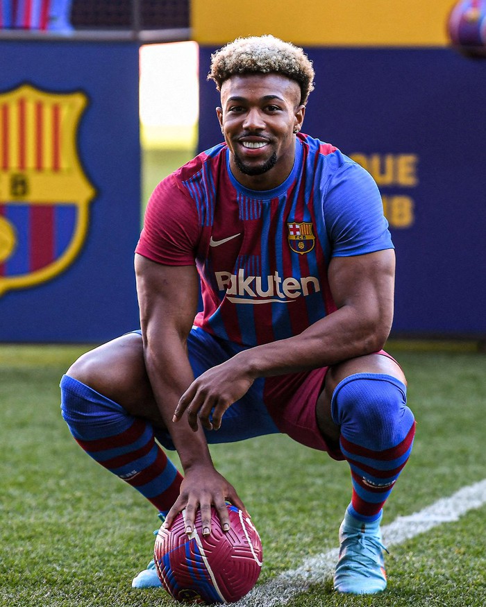 Adama Traore thể hiện cơ bắp cuồn cuộn trong lễ ra mắt Barcelona - Ảnh 3.