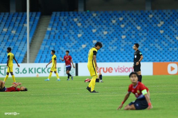 U23 Lào ăn mừng cực nhiệt sau chiến tích vào bán kết U23 Đông Nam Á 2022 - Ảnh 5.