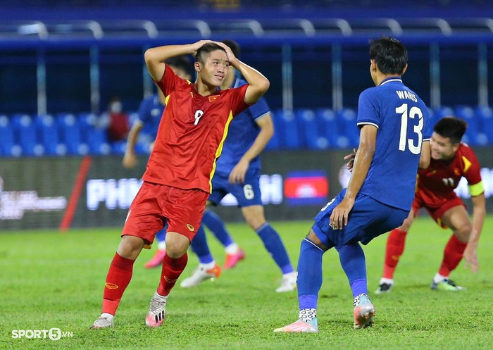 Trực tiếp U23 Việt Nam 1-0 U23 Thái Lan: Siêu phẩm sút phạt  - Ảnh 4.