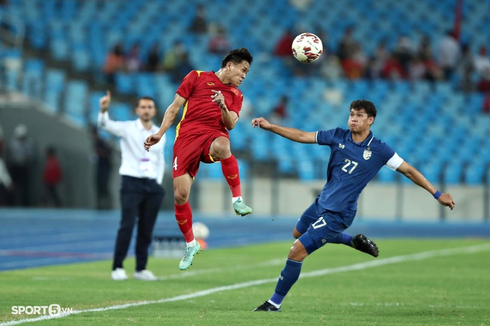 Trực tiếp U23 Việt Nam 0-0 U23 Thái Lan, chung kết U23 Đông Nam Á: Đội bạn ép sân, cột dọc cứu thua - Ảnh 2.