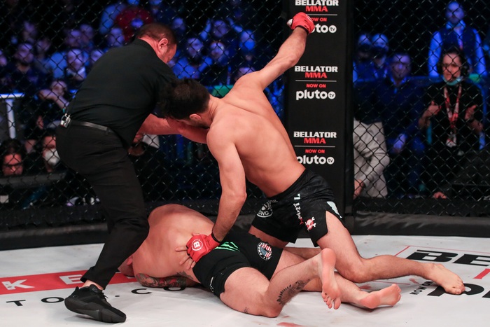 Gegard Mousasi hạ gục ông xã của Paige VanZant, giữ vững ngôi vương tại Bellator - Ảnh 1.