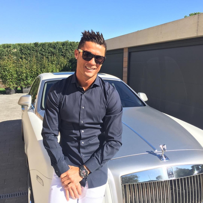 Choáng ngợp với bộ sưu tập siêu xe của Ronaldo: Mượn 1 "em" vi vu ngày Tết thì hết nước chấm! - Ảnh 6.