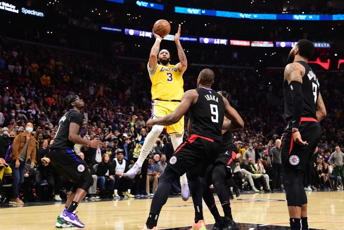 Lakers nhận thất bại đáng tiếc sau 3 phút căng thẳng nhất lịch sử derby thành Los Angeles - Ảnh 2.