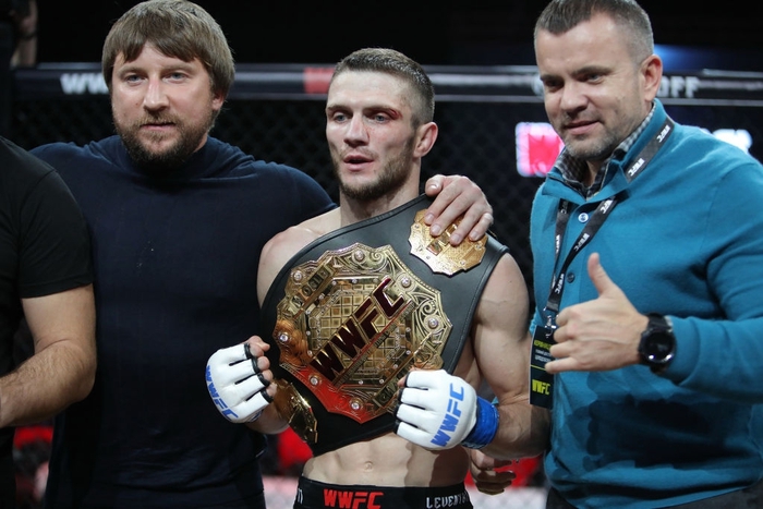 Võ sĩ gặp chấn thương tay kinh hoàng trong trận ra mắt UFC - Ảnh 4.