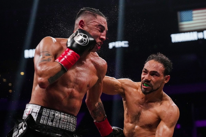 Cựu vương Keith Thurman giành chiến thắng ấn tượng trong ngày tái xuất võ đài  - Ảnh 3.