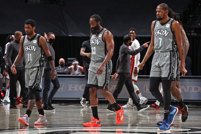 Brooklyn Nets trước bờ vực sụp đổ khi Kyrie Irving chỉ còn 10 lần ra sân - Ảnh 3.