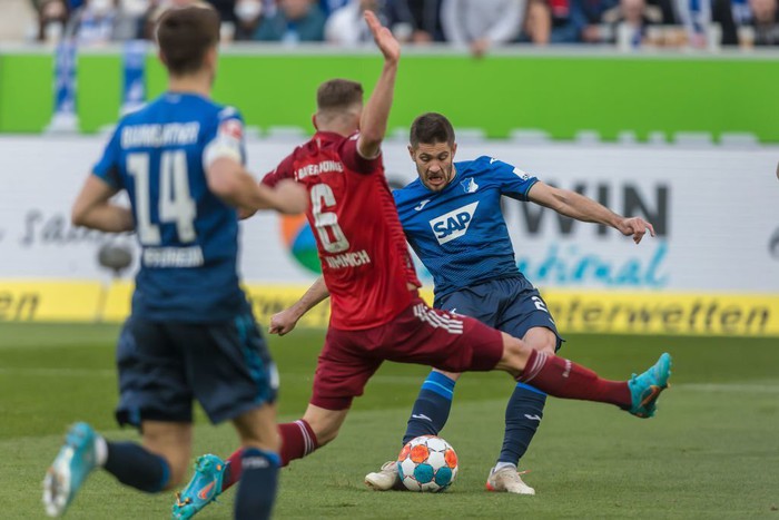 Bayern rơi điểm trước Hoffenheim dù có 4 lần đưa bóng vào lưới đối thủ - Ảnh 2.