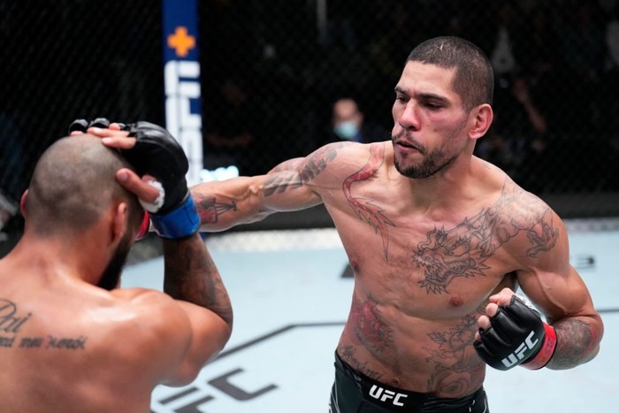 Alex Pereira ở trận thứ 2 tại UFC: Chiến thắng quan trọng nhưng không dễ để chạm tới Israel Adesanya - Ảnh 3.