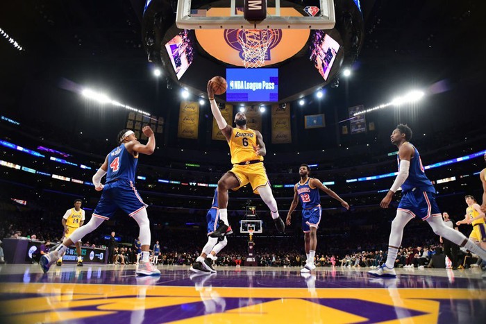 LeBron James thiết lập cột mốc chưa từng có tại NBA ở tuổi 37 - Ảnh 1.