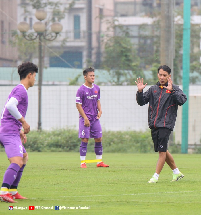 HLV Lee Young-jin vắng vì covid-19, trợ lý thể lực người Pháp quán xuyến U23 Việt Nam - Ảnh 4.