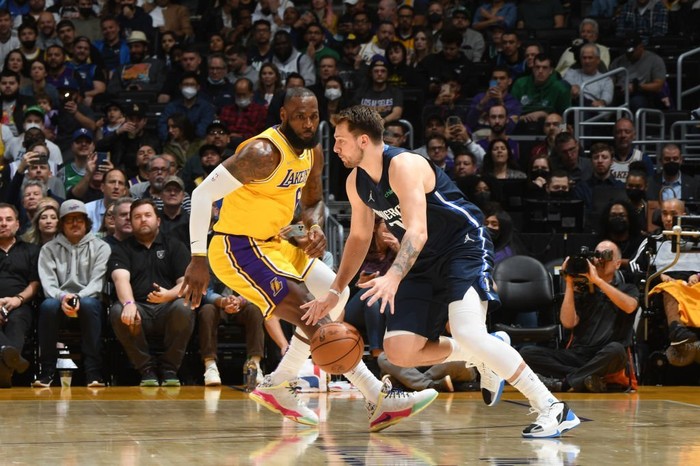 Xóa bỏ cách biệt 21 điểm, Los Angeles Lakers tự thua ở hiệp 4 bằng màn trình diễn nhạt nhòa - Ảnh 1.