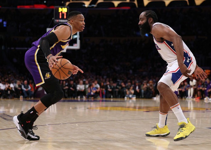 Los Angeles Lakers nhận thất bại trước Philadelphia 76ers trong trận cầu có 8 cầu thủ ghi trên 20 điểm - Ảnh 1.