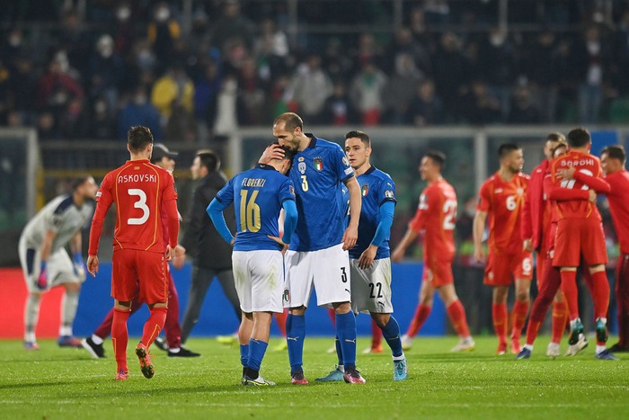 Phòng thay đồ Italy "thảm hại" như cách họ bại trận trước Bắc Macedonia - Ảnh 2.