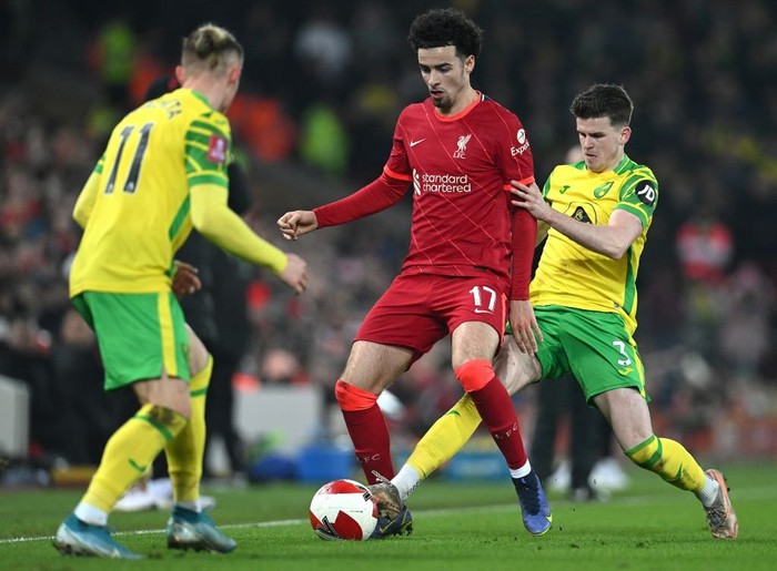 Sao Nhật Bản lập cú đúp, Liverpool giành chiến thắng hú vía để vào tứ kết FA Cup - Ảnh 2.