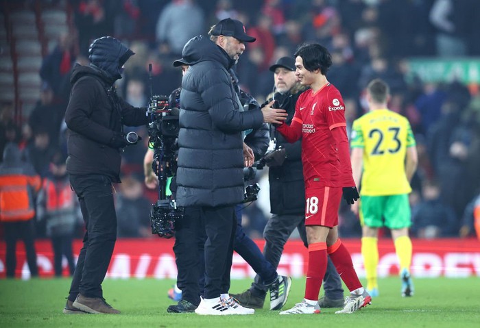 Sao Nhật Bản lập cú đúp, Liverpool giành chiến thắng hú vía để vào tứ kết FA Cup - Ảnh 9.