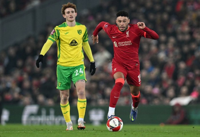 Sao Nhật Bản lập cú đúp, Liverpool giành chiến thắng hú vía để vào tứ kết FA Cup - Ảnh 6.