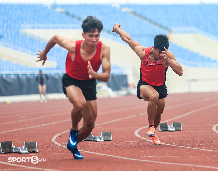 Khuất Phương Anh nổi bật trên đường đua 800m, gần chạm mốc HCV SEA Games - Ảnh 7.