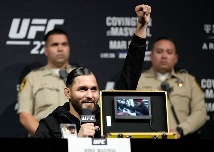 Căng thẳng trong buổi họp báo giữa Covington và Masvidal: Tranh cãi, chỉ trích và cái kết suýt ẩu đả - Ảnh 2.