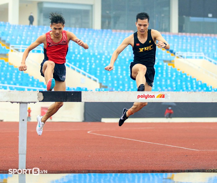 &quot;Hot boy múa quạt&quot; Nhật Hoàng và Quách Thị Lan chắc suất dự nội dung 400m SEA Games 31 - Ảnh 9.