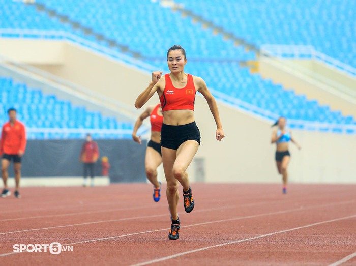 &quot;Hot boy múa quạt&quot; Nhật Hoàng và Quách Thị Lan chắc suất dự nội dung 400m SEA Games 31 - Ảnh 2.