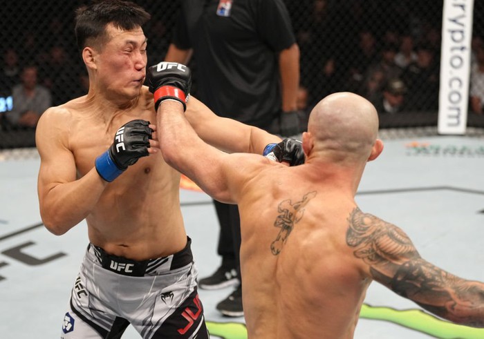 Trực tiếp UFC 273: Alexander Volkanovski vs Chan Sung Jung, Gilbert Burns vs Khamzat Chimaev - Ảnh 2.