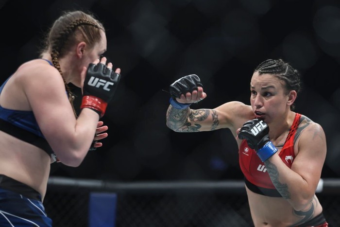 Những điểm nhấn tại sự kiện UFC 273: Khả năng của Chimaev được kiểm chứng, Volkanovski xứng danh số 1 - Ảnh 4.