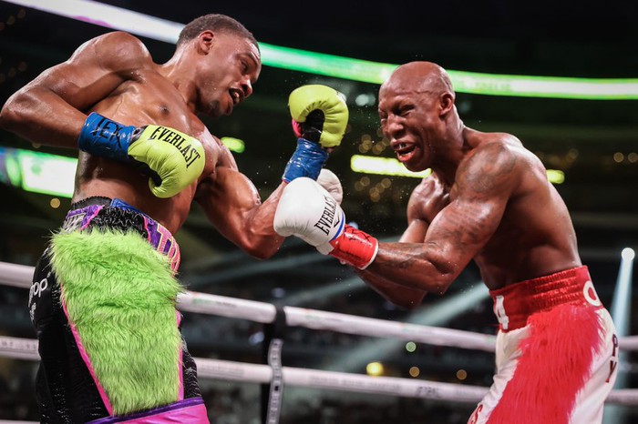 Errol Spence đánh bại Yordenis Ugas, thống nhất 3 đai thế giới ở hạng bán trung - Ảnh 5.