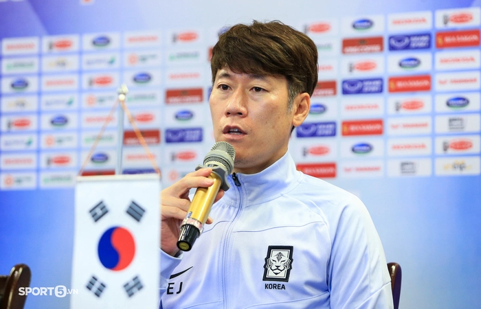 Đồng nghiệp và cầu thủ U20 Hàn Quốc đưa HLV Park Hang-seo 