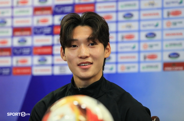 Đồng nghiệp và cầu thủ U20 Hàn Quốc đưa HLV Park Hang-seo 