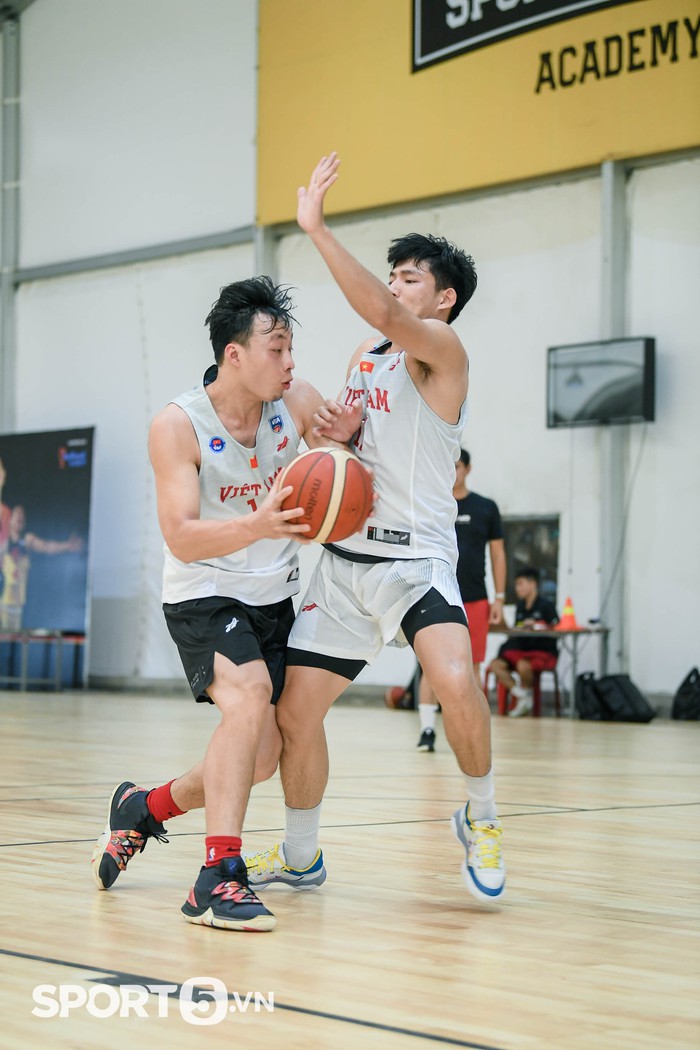 Lộ diện 12 cái tên góp mặt ở ABL Pre SEA Games Challenge 2022: HLV Kevin Yurkus thiếu vắng 1 quân bài quan trọng - Ảnh 12.