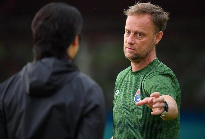 HLV Polking: &quot;U23 Thái Lan không sợ U23 Việt Nam nhưng muốn ở lại Nam Định&quot; - Ảnh 1.