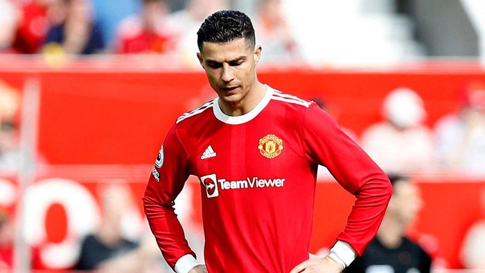 Fan MU và Liverpool động viên Ronaldo sau cú sốc mất con - Ảnh 2.