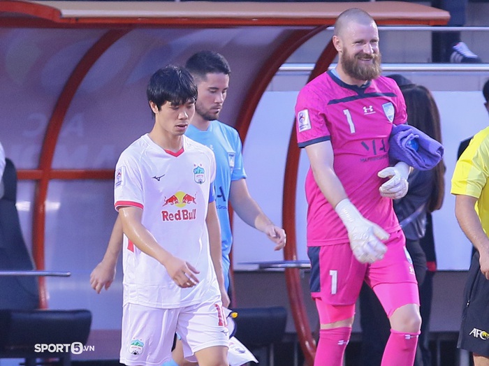 Trực tiếp HAGL 0-0 Sydney FC, 18h ngày 19/4: Công Phượng đeo băng đội trưởng  - Ảnh 1.