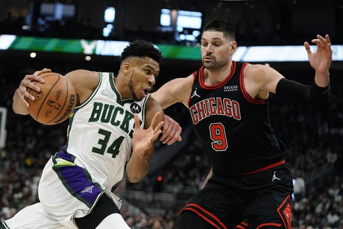 Milwaukee Bucks và Phoenix Suns thiệt quân ngay vòng 1 NBA Playoffs 2022 - Ảnh 4.