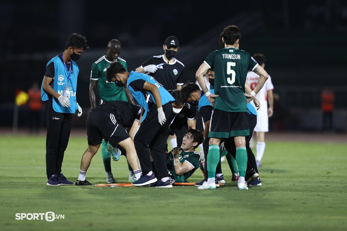 Trực tiếp HAGL 0-0 Jeonbuk Hyundai Motors, 18h ngày 22/4: Văn Toàn đeo băng đội trưởng  - Ảnh 1.