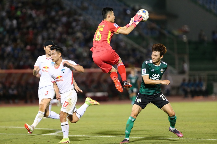 Trực tiếp HAGL 0-0 Jeonbuk Hyundai Motors, 18h ngày 22/4: Vững vàng trước đối thủ mạnh  - Ảnh 1.